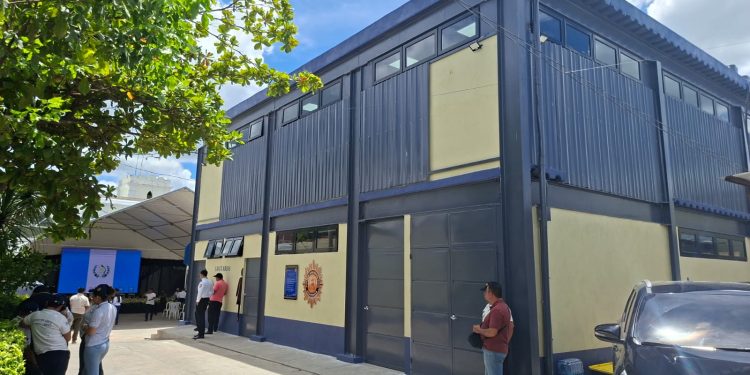 La obra busca contribuir al bienestar de los agentes de la PNC, al proporcionar condiciones más adecuadas para su recuperación durante los períodos de descanso. / Foto: PNC