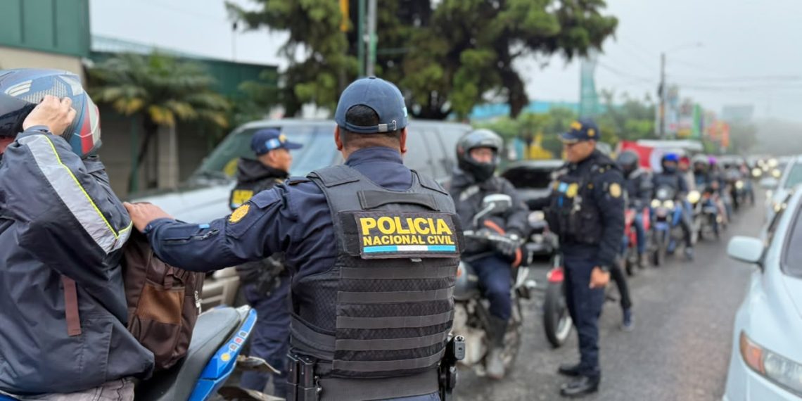 Estas acciones se llevan a cabo principalmente en intersecciones con semáforos y rutas de alta afluencia vehicular. / Foto: PNC