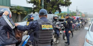 Estas acciones se llevan a cabo principalmente en intersecciones con semáforos y rutas de alta afluencia vehicular. / Foto: PNC