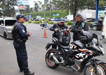 Acciones en el marco del Plan Semáforo Seguro. / Foto: PNC.