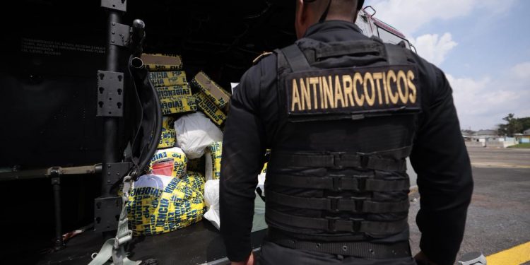 Traslado de droga incautada en 2026. / Foto: Alex Jacinto.