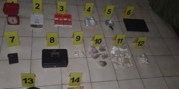 Allanamiento en Nuevo San Carlos permite localizar posibles drogas y otros indicios