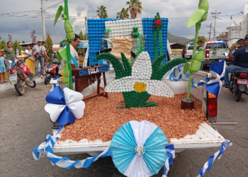 Desfile institucional de carrozas celebra la independencia patria en Zacapa