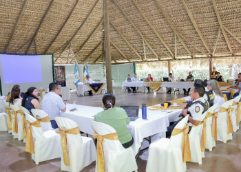 Gobierno Departamental de Chiquimula fortalece la coordinación institucional durante reunión realizada en Parque Chatún