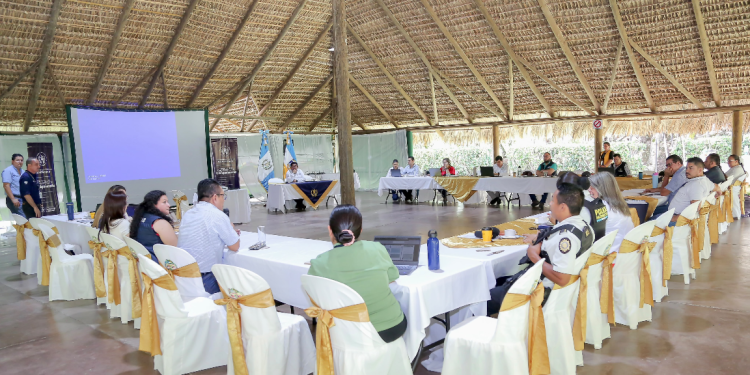 Gobierno Departamental de Chiquimula fortalece la coordinación institucional durante reunión realizada en Parque Chatún