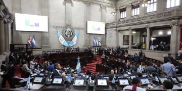 De urgencia nacional aprueban ley que fija precios de referencia para combustibles