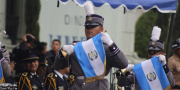 Arranca desfile cívico escolar en el marco de los 205 años de independencia de Guatemala