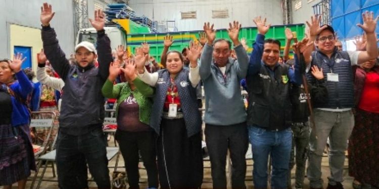 Mides entregó 100 estufas mejoradas a hogares del municipio de Ixchiguán. (Foto: Mides)