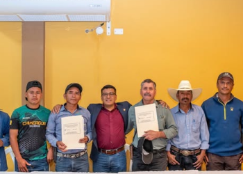 Firman tres convenios para ejecutar proyectos de educación y agua potable en Cubulco