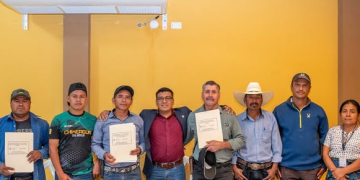 Firman tres convenios para ejecutar proyectos de educación y agua potable en Cubulco