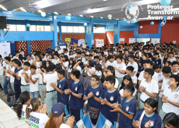 Estudiantes reciben información para prevenir la violencia sexual y trata de personas en Escuintla
