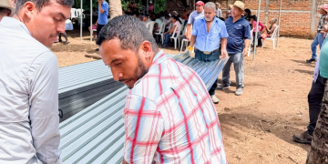 Entregan de kits de techo para familias vulnerables de Jutiapa