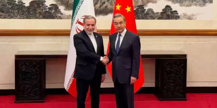 China urge a Irán y EEUU a retomar el acuerdo de paz y reabrir Ormuz lo antes posible
