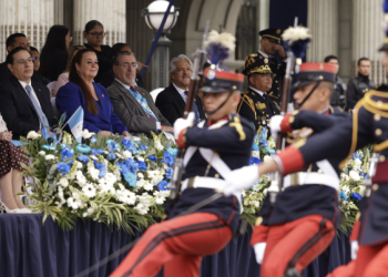 En vivo | Presidente participa en desfile cívico 2026 desde el frontispicio del Palacio Nacional