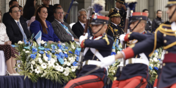 En vivo | Presidente participa en desfile cívico 2026 desde el frontispicio del Palacio Nacional