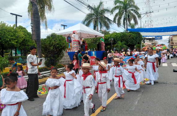 Zacapa: Celebra 205 años de independencia con desfiles escolares y fervor patrio