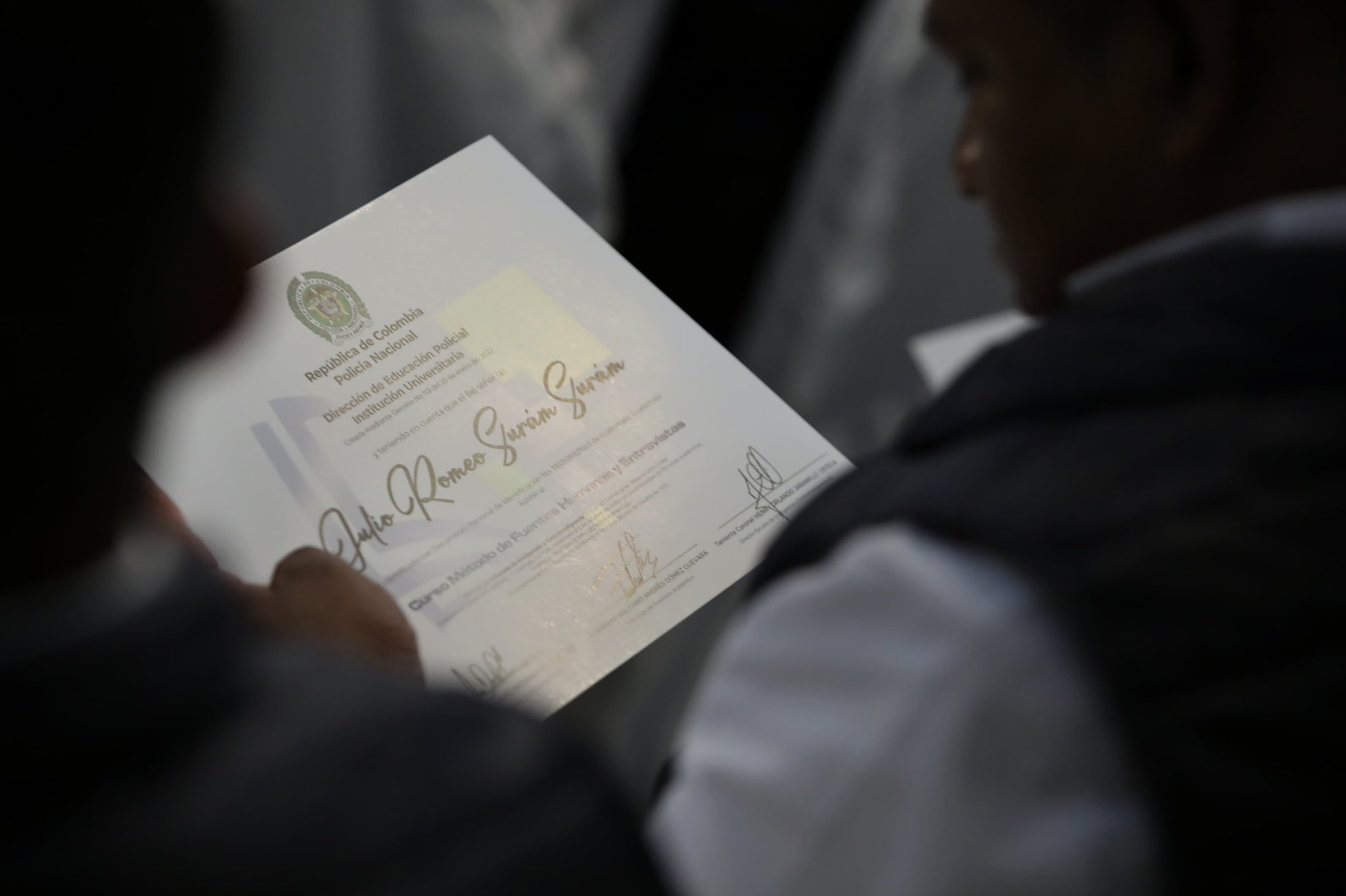 La formación fue impartida por expertos de la Policía de Colombia a colaboradores de la DGSP y de la Embajada de EE. UU. en Guatemala. / Foto: Mingob.