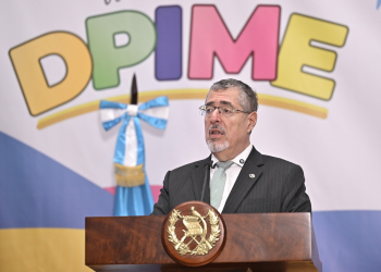 El presidente Bernardo Arévalo destacó que el DPIME fortalecerá el reconocimiento de la identidad y la protección de la niñez guatemalteca. / Foto: Álvaro Interiano.
