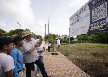 Presidente Arévalo supervisa proyectos viales en Las Cruces, Petén
