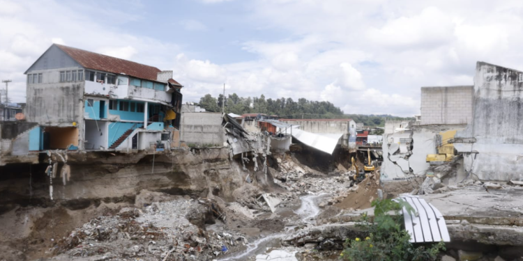 Afectación en Villa Hermosa por aumento del cauce del río Pinula. / Foto: Carlos Caljú - DCA.