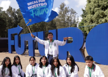 Más de mil jóvenes han recibido el programa de Becas por Nuestro Futuro. / Foto: archivo.