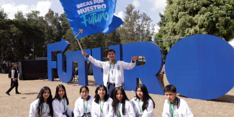 Más de mil jóvenes han recibido el programa de Becas por Nuestro Futuro. / Foto: archivo.