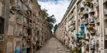 Conoce los horarios y restricciones para visitar los cementerios