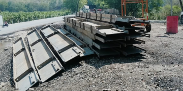 Trasladan puente modular al km 111 de la ruta al Atlántico./Foto: Caminos.