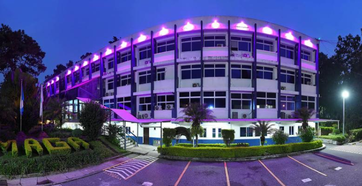 Instituciones de Guatemala se iluminan de rosa en apoyo a la lucha contra el cáncer de mama