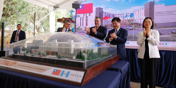 Guatemala avanza en construcción de hospital contra el cáncer