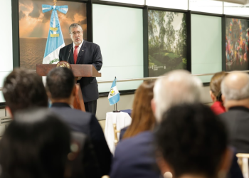 Presidente destaca fortalecimiento de la seguridad en el Aeropuerto La Aurora