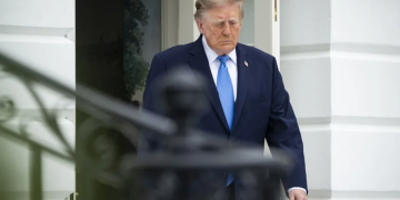 Donald Trump firma una orden ejecutiva para aliviar los impuestos sobre el diésel