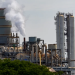 Fotografía de archivo de una refinería en EEUU. EFE