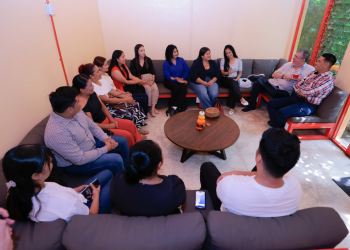 Presidente Arévalo se reúne con jóvenes beneficiados por Becas por Nuestro Futuro