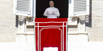 El papa León XIV, hoy desde la Plaza de San Pedro del Vaticano. EFE