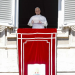 El papa León XIV, hoy desde la Plaza de San Pedro del Vaticano. EFE