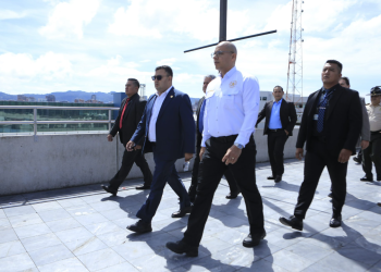 Autoridades verifican avances en infraestructura y seguridad del Aeropuerto La Aurora