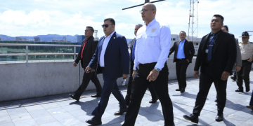 Autoridades verifican avances en infraestructura y seguridad del Aeropuerto La Aurora