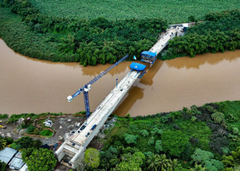 Avanza fase estructural del puente que conecta la La Blanca y Ocós./Foto: CIV.