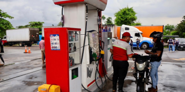 Autoridades supervisan precios y facturación en gasolineras de Escuintla