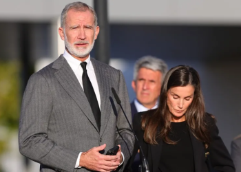 El rey Felipe VI y la reina Letizia en el Hospital Universitario de Toledo. EFE/