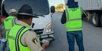Verifican 165 vehículos en carreteras durante operativos interinstitucionales