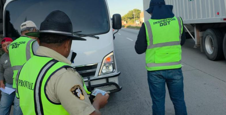 Verifican 165 vehículos en carreteras durante operativos interinstitucionales