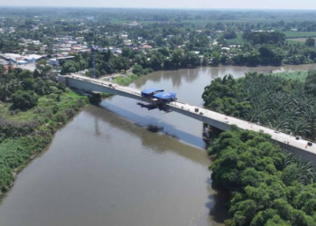 Puente entre La Blanca y Ocós entra en su etapa final tras completar unión de su estructura