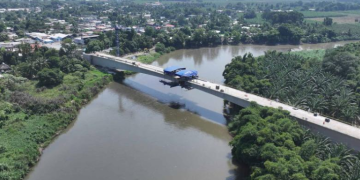 Puente entre La Blanca y Ocós entra en su etapa final tras completar unión de su estructura