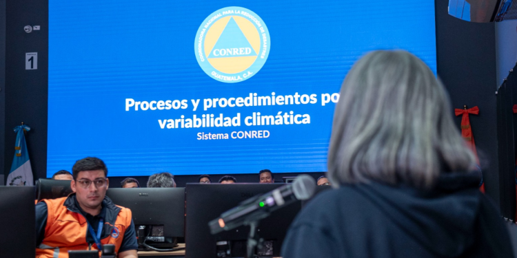 Coordinan entrega de alimentos a familias afectadas por sequía./Foto: Conred.