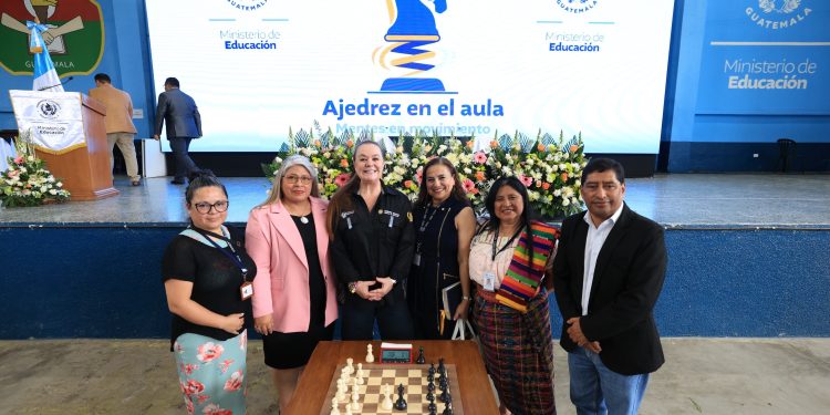 Mineduc ejecuta primera fase de Ajedrez en el Aula con capacitaciones a docentes. / Foto: Mineduc.