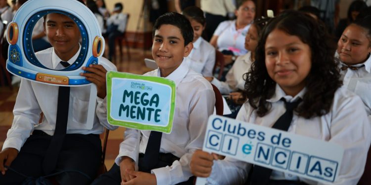 Clubes de Ciencias acercan la tecnología a la niñez guatemalteca