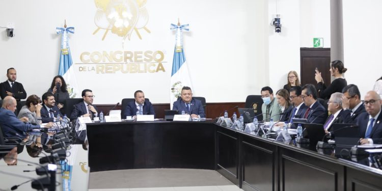 Ministerio de Finanzas Públicas y el Banco de Guatemala participaron en la audiencia por el presupuesto 2027. (Foto: Congreso de la República)