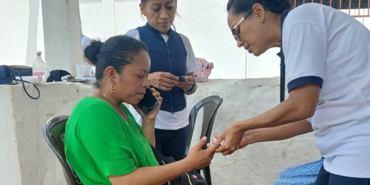 Salud mantiene atención tras lluvias en Santa María Cahabón